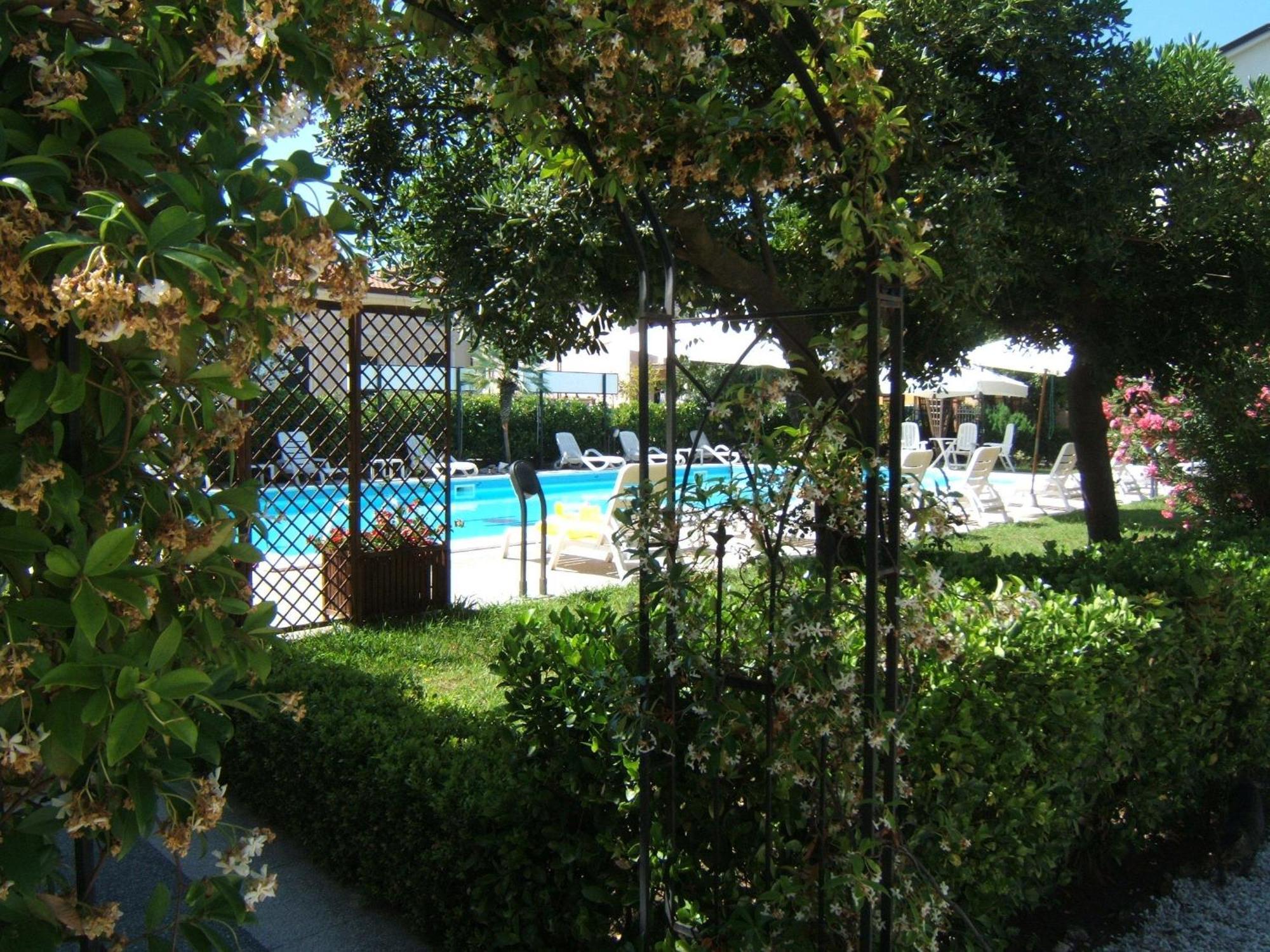 Hotel Apuana Marina di Pietrasanta Exterior foto
