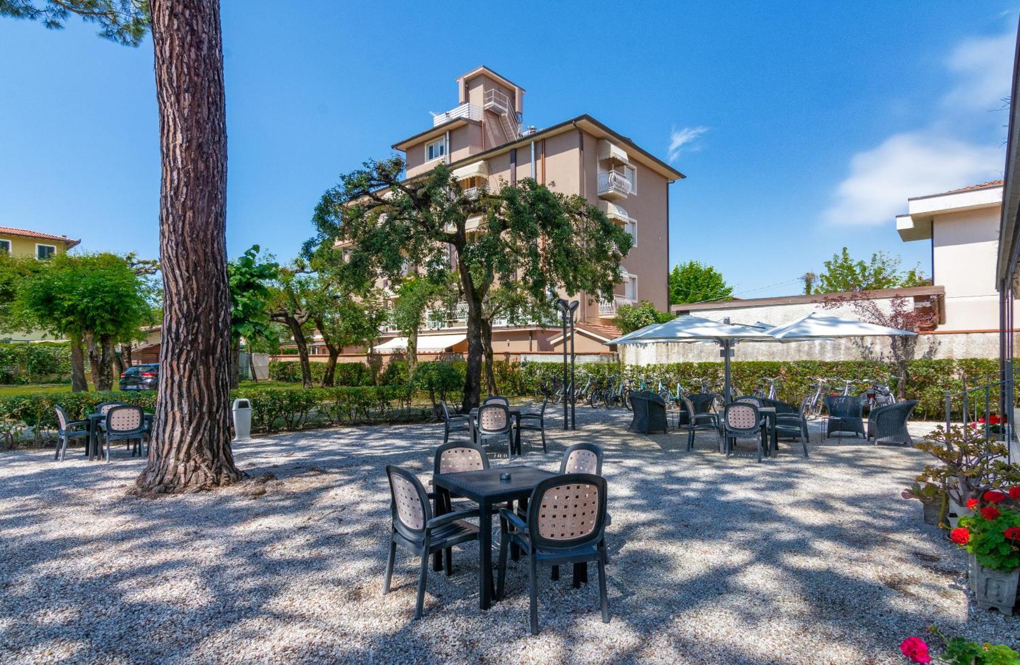 Hotel Apuana Marina di Pietrasanta Exterior foto